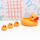 Резиновые игрушки для ванны «Мама утка и три уточки», 13х6 см, с пищалкой, в наборе 4 шт - Фото 2