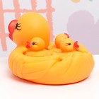 Резиновые игрушки для ванны «Мама утка и три уточки», 13х6 см, с пищалкой, в наборе 4 шт - Фото 3