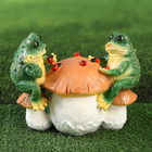 Садовая фигура "Лягушки на грибе с божьими коровками" 21см - Фото 2