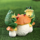 Садовая фигура "Лягушки на грибе с божьими коровками" 21см - фото 24049792
