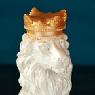 Копилка "Лев с короной" белый с золотой короной, 23см - фото 30071151