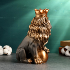 Копилка "Лев с короной и шаром сидит" серый с бронзой, 23см - фото 9887819