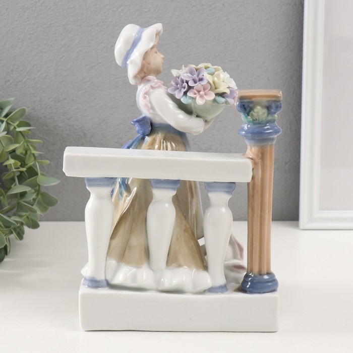 Сувенир керамика "Девушка с цветами в окружении кроликов" 11,5х16х23 см