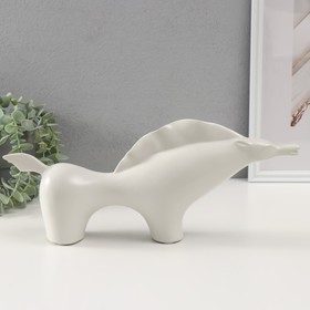 Сувенир керамика "Целеустремленный конь" белый 7х39,5х17 см