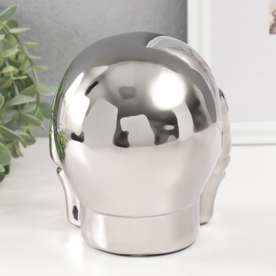 Фигурка керамика «Череп с кистями на глазах», серебро, 13.5×14×15 см