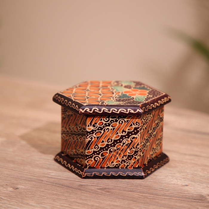 Шкатулка деревянная, батик, 10×11×7 см