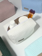 Косметичка женская на молнии TEXTURA, объёмная, средний размер, мягкая, белая - Фото 3