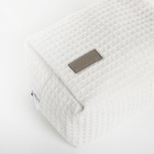 Косметичка женская на молнии TEXTURA, объёмная, средний размер, мягкая, белая - Фото 8