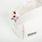 Косметичка женская на молнии TEXTURA, объёмная, средний размер, мягкая, белая - Фото 9