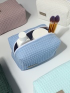 Косметичка женская на молнии TEXTURA, объёмная, средний размер, мягкая, голубая - Фото 3