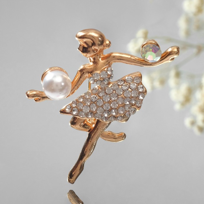 Брошь «Балерина с мячами», цвет белый в золоте - Фото 1
