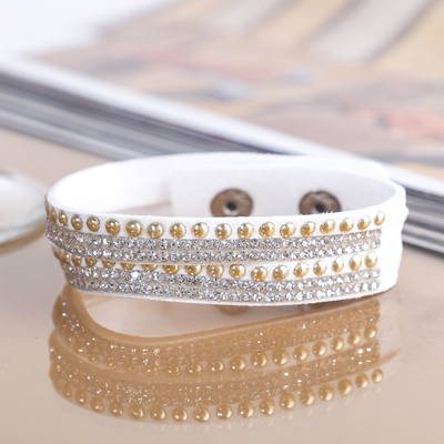 Браслет кожа «Каменная роскошь» 4 полоски, клёпки, цвет белый,L=21см