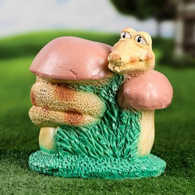 Садовая фигура "Змея с грибом" зеленая, 26х24см