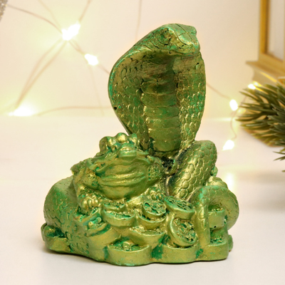 Фигура "Змея с лягушкой" зеленый с позолотой, 8х6х6см