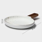 Блюдо фарфоровое для подачи с деревянной ручкой Magistro, d=20 см, цвет белый - Фото 3