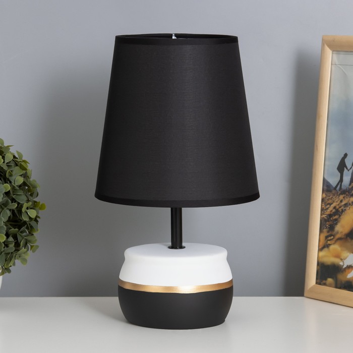 

Лампа настольная "Айше" 1х40Вт Е14 белый/черный 18х18х32см