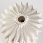 Ваза для цветов декоративная, белая, ручной работы, 10 см х 10 см х 19 см. - фото 24690472