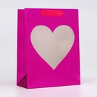 Пакет голография с окном "Сердце", "Розовый", S 23,5 х18 х 8,5 см - фото 321787344