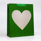 Пакет голография с окном "Сердце", "Зеленый",  M 32 х 25,5 х 11 см - фото 321787364