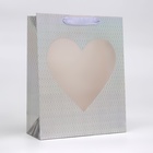 Пакет голография с окном "Сердце", "Серебряный", M 32 х 25,5 х 11 см - фото 321787366