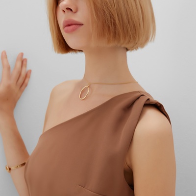 Платье мини женское на одно плечо MINAKU: Casual Collection, коричневое, размер 48