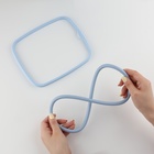 Пяльцы для вышивания, гибкий прямоугольник, 22 × 18 см, цвет голубой - фото 24674696