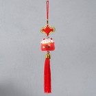 Подвеска керамика "Манэки-нэко с узлом счастья" красный 5х5х36 см - фото 24675103