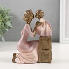 Сувенир полистоун "Красавица-мама с дочкой на стульчике" 11х5х14 см - фото 24705202