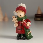 Сувенир полистоун "Мышка в красной шапочке с пряником и подарком" 5,5х4,5х11 см - фото 321810460