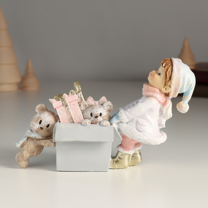 Сувенир полистоун "Малышка с коробкой новогодних игрушек" 15,5х5х10 см - Фото 1
