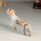 Сувенир полистоун "Малышка с коробкой новогодних игрушек" 15,5х5х10 см - Фото 3