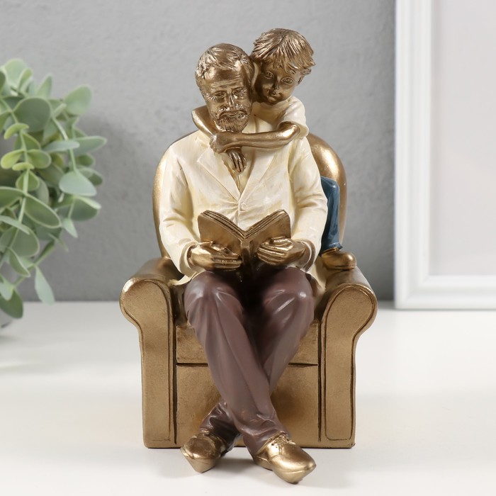 

Сувенир полистоун "Уютный вечер с дедушкой за книгой" 13х10,5х16,5 см