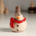 Сувенир керамика "Пухлый снеговичок в цилиндре и красном шарфике" 4,5х4.5х6,9 см - фото 307162023