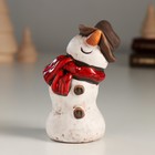 Сувенир керамика "Радостный снеговик в шляпе и красном шарфе" 4,3х5,8х8,9 см - фото 307162031