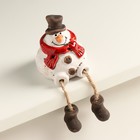 Сувенир керамика "Снеговичок в шляпке с висячими ножками" 6,3х6,7х7,7 см - фото 24716739