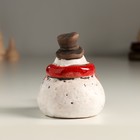 Сувенир керамика "Снеговичок в шляпке с висячими ножками" 6,3х6,7х7,7 см - фото 24716740