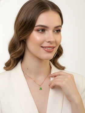 {{photo.Alt || photo.Description || 'Кулон на цепочке «Принцесса-Лягушка», зелёный в золоте, 40 см'}}