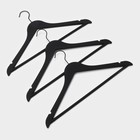 Плечики - вешалка для одежды LaDо́m, покрытие софт тач, 44×3×23.5 см, 3 шт., с перекладиной, широкие плечики - Фото 4