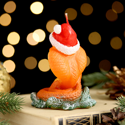Свеча декоративная «Змея в новогодней шапке», 5×6.5×7.5 см