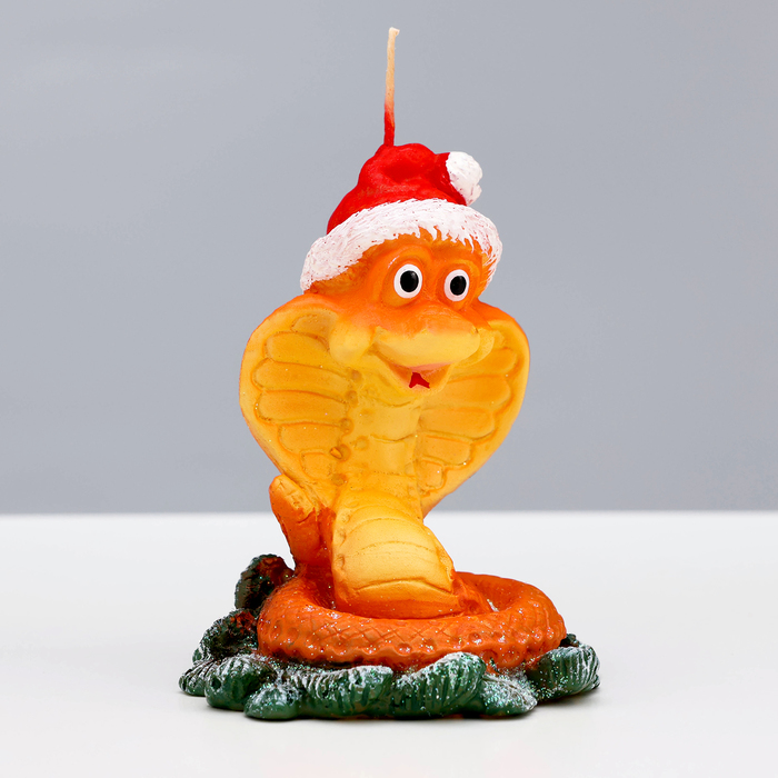 Свеча декоративная «Змея в новогодней шапке», 5×6.5×7.5 см - Фото 1