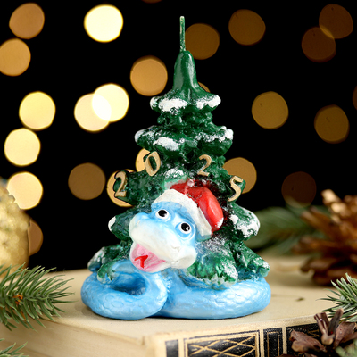 Свеча декоративная «Змея на новогодней ёлке 2025», 5.5×5.5×12.5 см