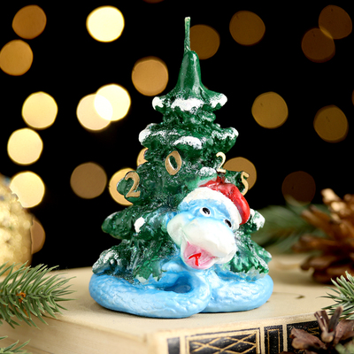 Свеча декоративная «Змея на новогодней ёлке 2025», 5.5×5.5×12.5 см