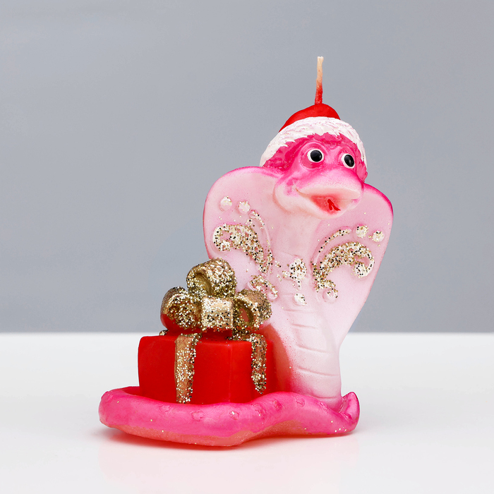 Свеча декоративная «Змея с подарком», 7.5×5×8 см - Фото 1