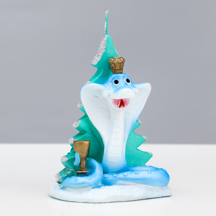 Свеча декоративная «Змея у новогодней ёлки», 6×4.5×9 см - Фото 1