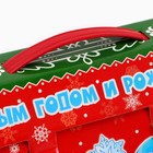 Подарочная коробка новогодняя Дед Мороз и Снегурочка 17,5 х 25 х 12,5 см - Фото 3