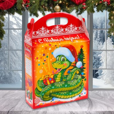 Подарочная коробка новогодняя Змейка в шапочке 25,5 (33) х 23,5 х 8 см
