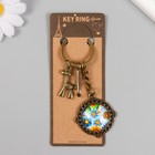 Брелок металл, стекло с карабином "Жирафик и цветы в медальоне" бронза 9,5 см - фото 110795611