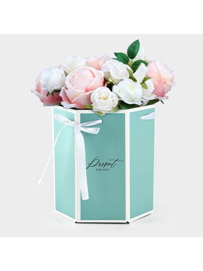 Коробка - переноска подарочная для цветов «Подарок», 17×14.8×19.5 см, шестигранник