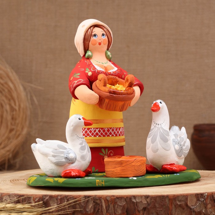 

Ковровская игрушка "Барышня кормит гусей", керамика