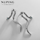 Серьги со стразами XUPING змейка, цвет зелёный в серебре - Фото 1